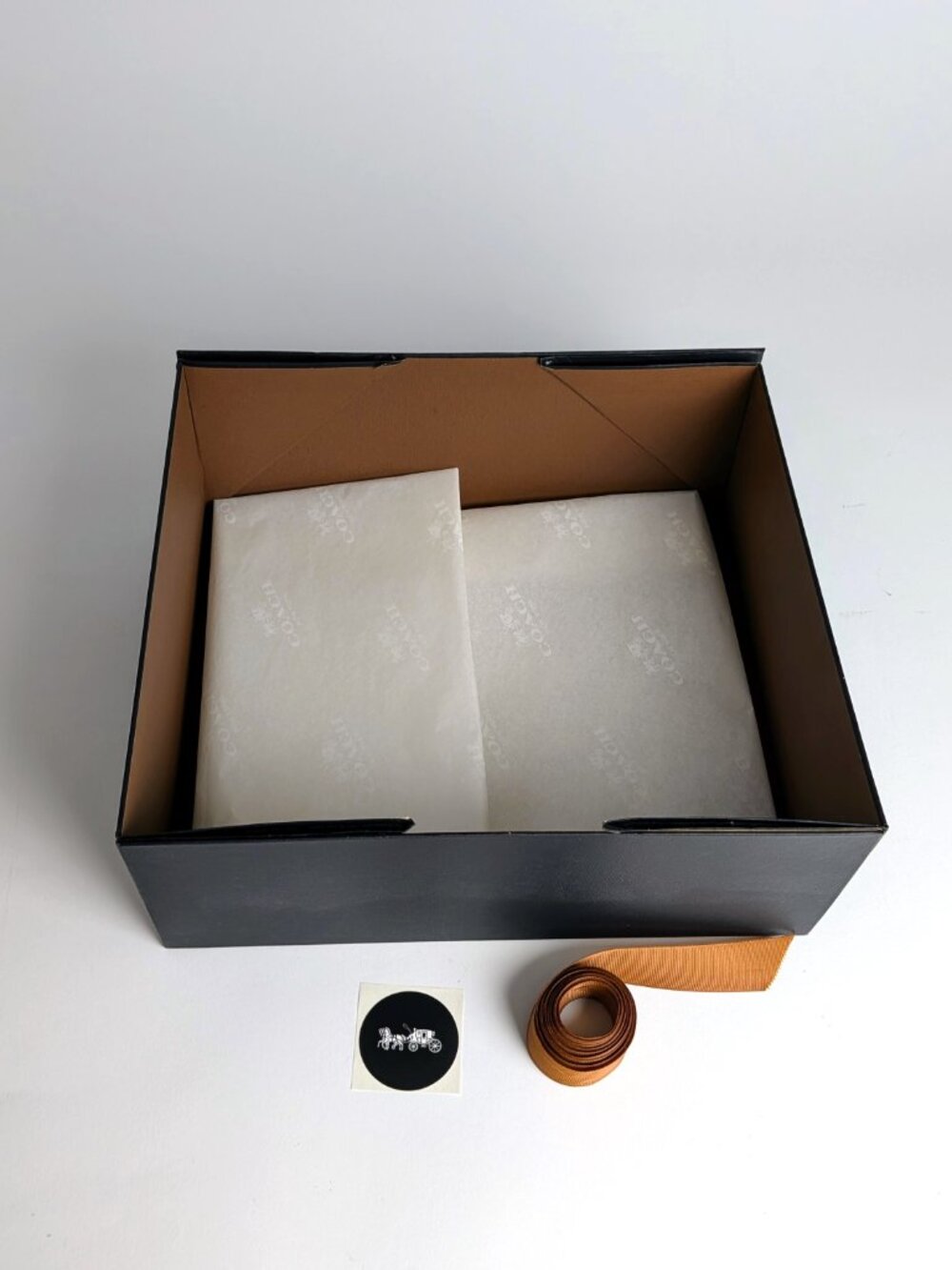 Authentic Coach Gift Box Set with Amber Ribbon & Sticker - Picture 5 of 6